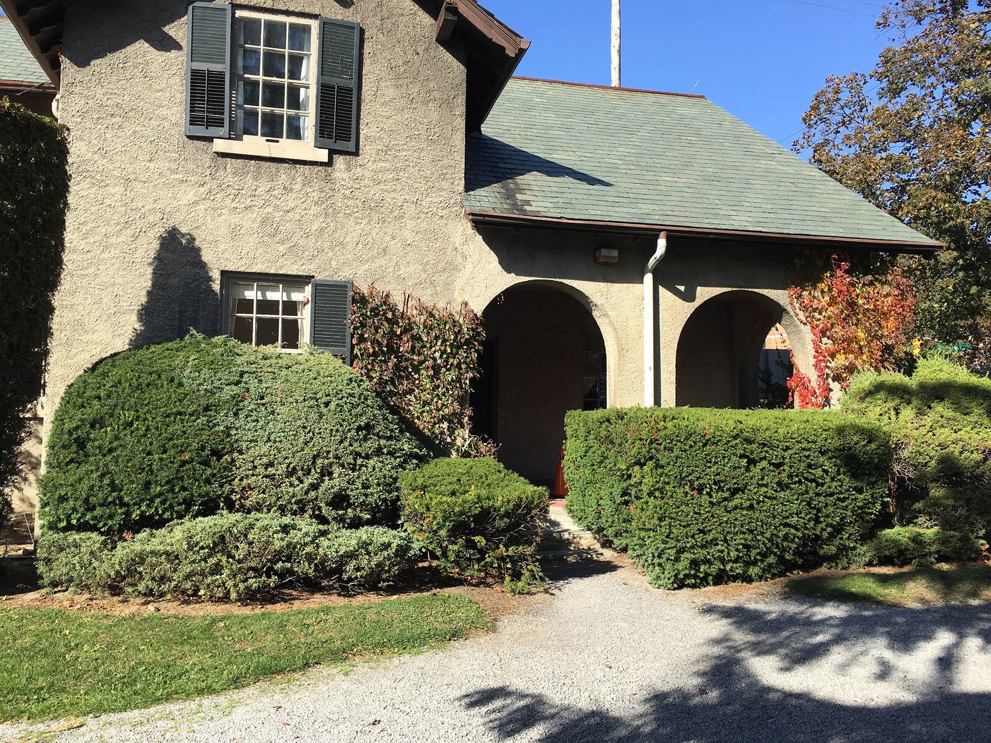 Outdoor view of an entrance into the Parkwood Estate